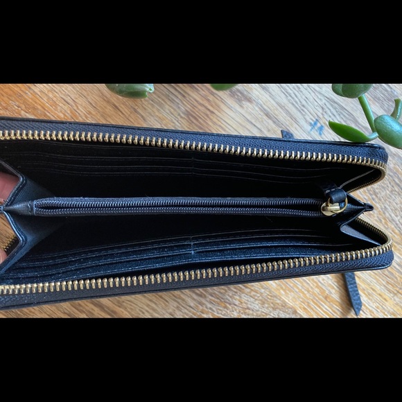 Fossil Zip Around Wallet (Matching tote available) - Picture 6 of 7